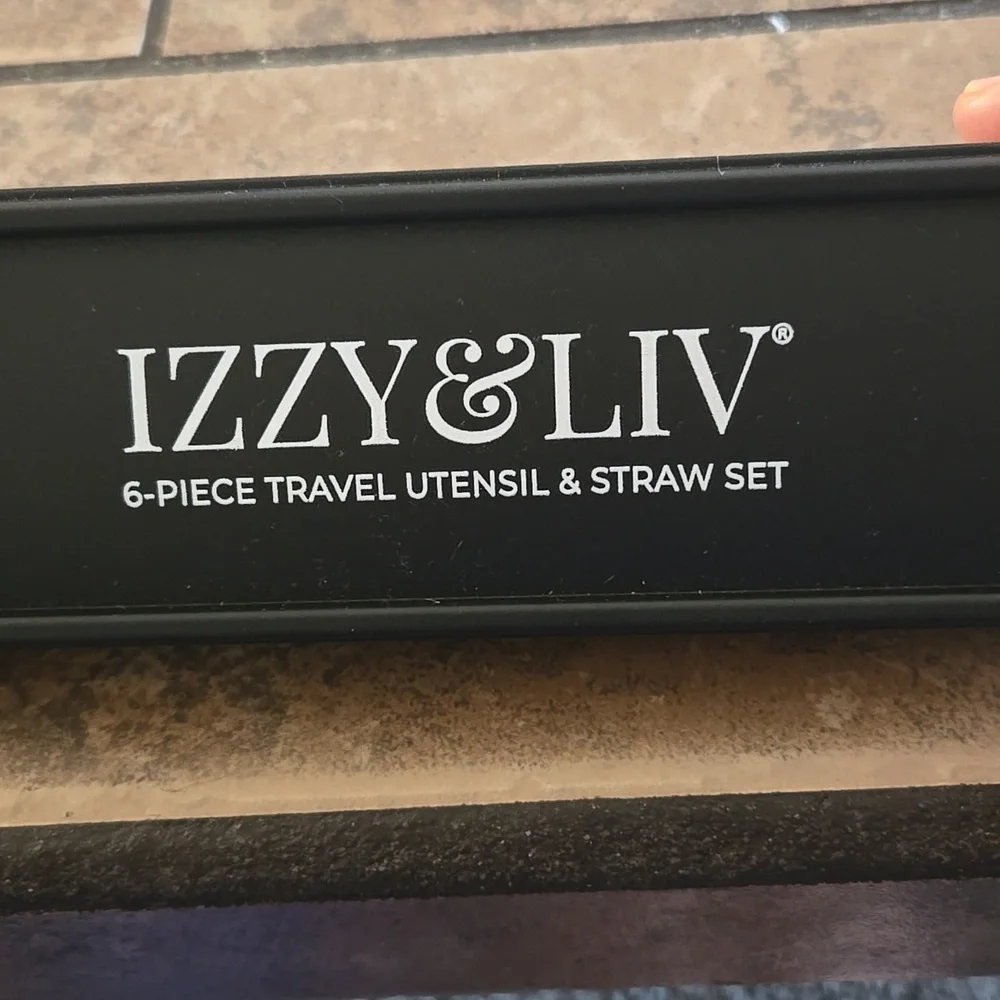 IZZY&LIV Travel Untensil & Straw Set.    ⭐️✨️  NEW  ⭐️